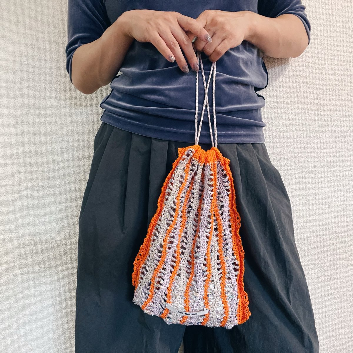 ネイビー ポンポン付き編みバッグ ネイビー ポンポン付き編みバッグ