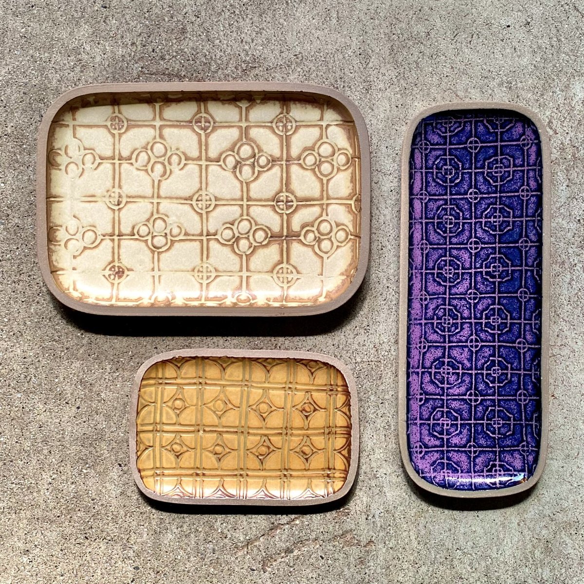 高級イタリア製 アンティーク demain 花台 飾り台 アンティークの透し