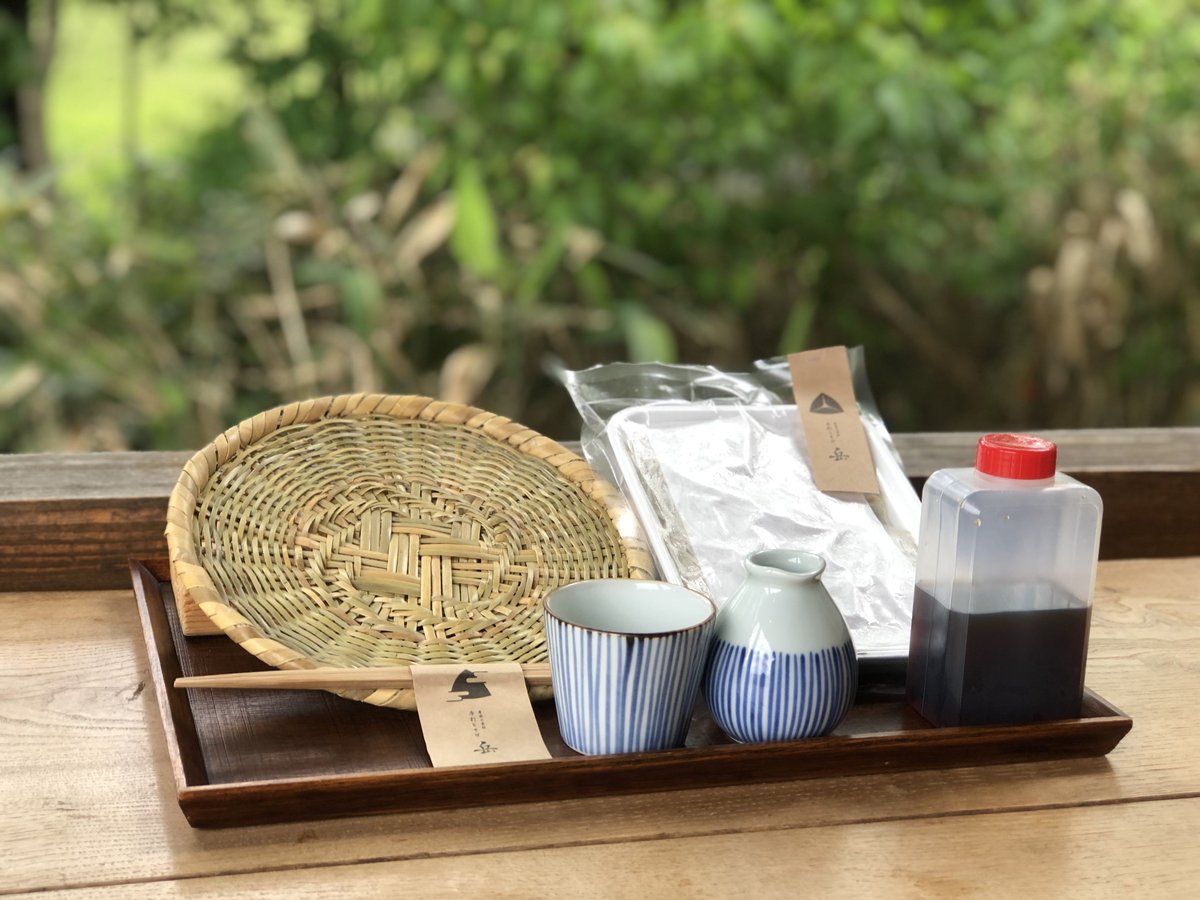 特別な日のギフト】手打ち生そば4人前+自家製竹細工そばざる+ 特別な日のギフト】手打ち生そば4人前+自家製竹細工そばざる+