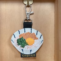 シュールな刺繍ワッペンキーホルダー(F−54納豆ご飯)
