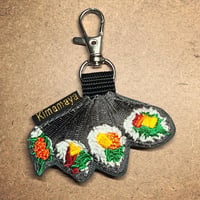 シュールな刺繍ワッペンキーホルダー(F−49手巻き寿司)