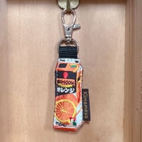 シュールな刺繍ワッペンキーホルダー(F−120オレンジジュース)