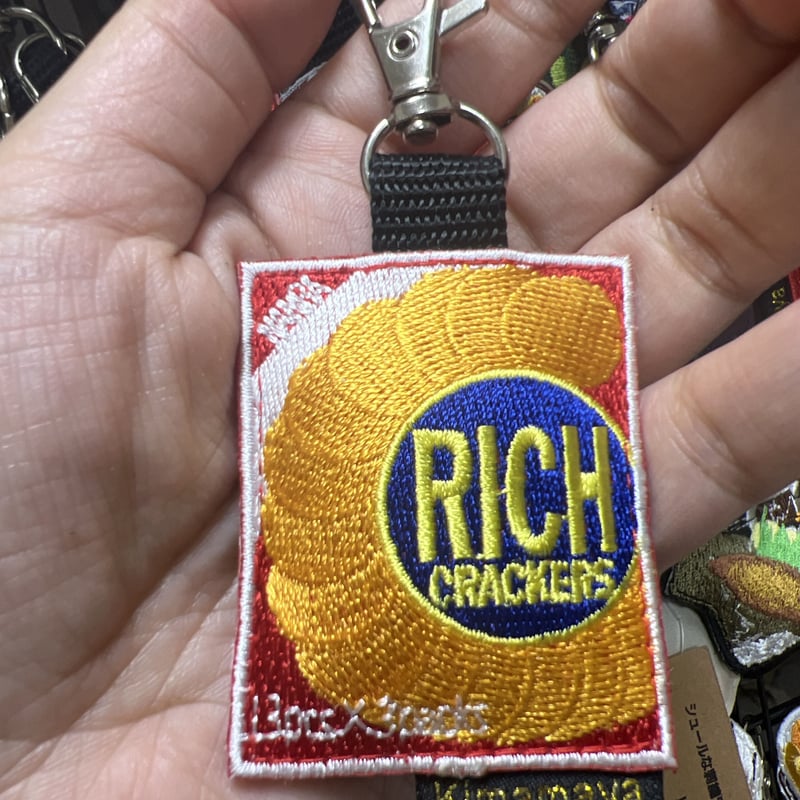 シュールな刺繍ワッペンキーホルダー(F−124クラッカー) | Kimamaya