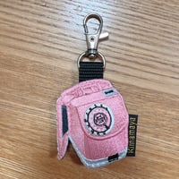 シュールな刺繍ワッペンキーホルダー(G−031公衆電話ピンク)