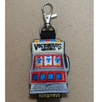シュールな刺繍ワッペンキーホルダー(G-056スロットマシーン)