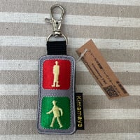 シュールな刺繍ワッペンキーホルダー(V−022歩行者信号)