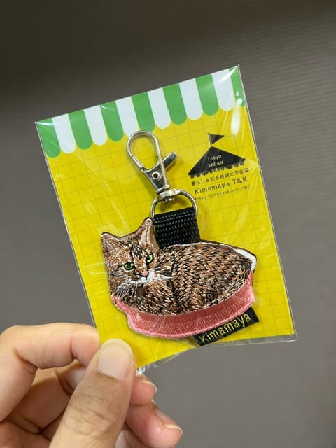 スペイン発送 MANGO スパンコール刺繍入り子猫靴 上品カジュアル シュールな刺繍ワッペンキーホルダー(A−022鍋ねこ) | Kimamaya