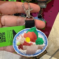 シュールな刺繍ワッペンキーホルダー(F−52刺身)
