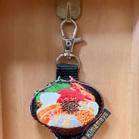 シュールな刺繍ワッペンキーホルダー(F−51海鮮丼)