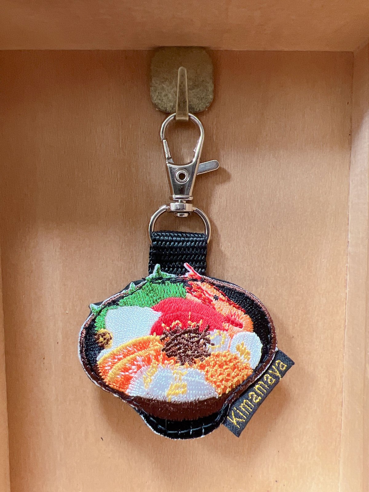 タ*ー様 ハンドメイド刺繍キーホルダー焼き魚と茶トラさん