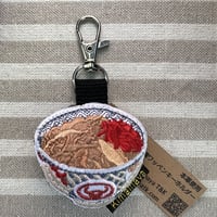 シュールな刺繍ワッペンキーホルダー(F−47牛丼)