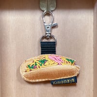 シュールな刺繍ワッペンキーホルダー(F−67焼きそばパン)