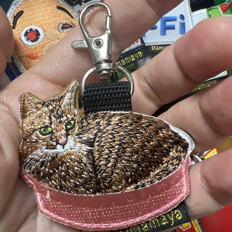 シュールな刺繍ワッペンキーホルダー(A−022鍋ねこ)