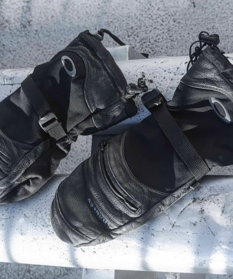 Oakley 00s leather/poly mittens