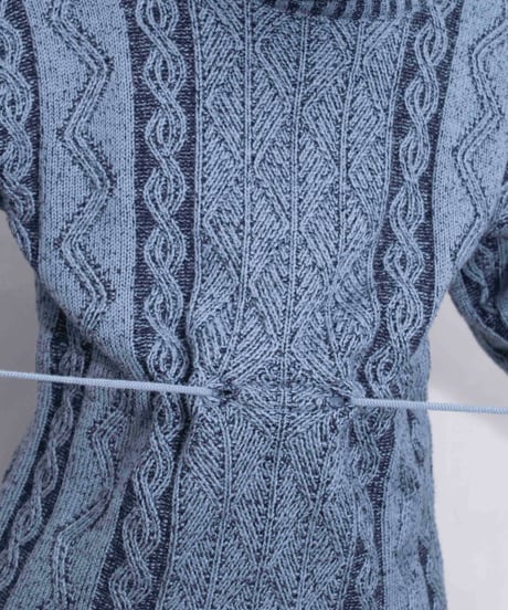 90s unknown long neck cable knit