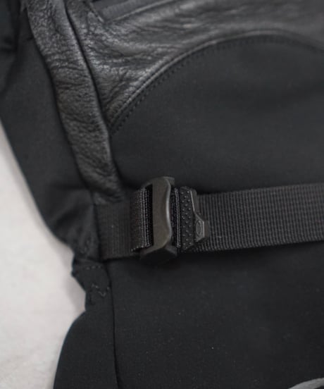 Oakley 00s leather/poly mittens