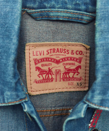 90s Levi's pins design denim jacket