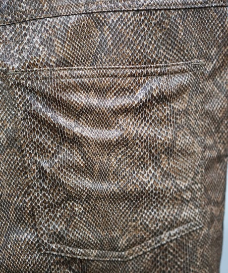 21AW TTT MSW poly fake leather python slacks