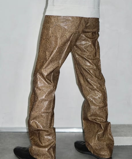21AW TTT MSW poly fake leather python slacks