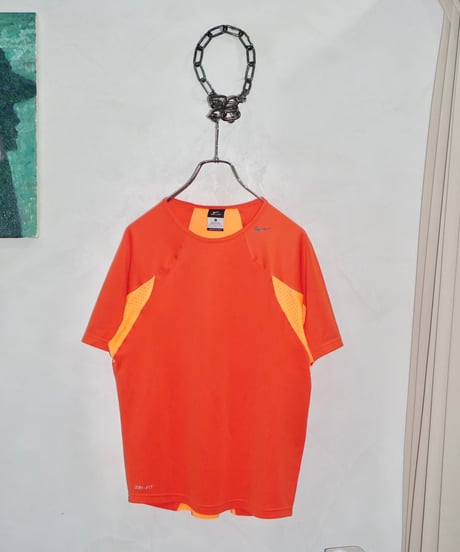 00s Nike orange dri-fit T
