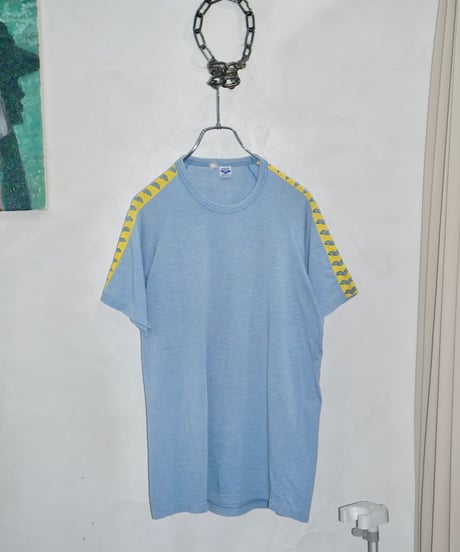 80s arena light blue T
