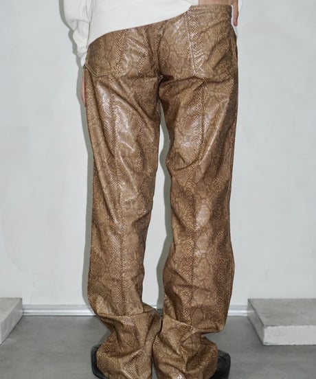 21AW TTT MSW poly fake leather python slacks