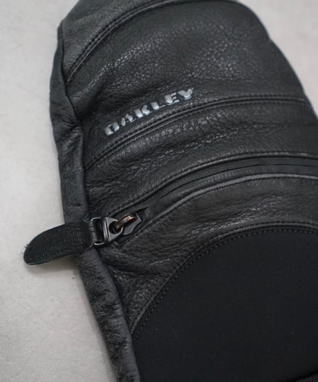Oakley 00s leather/poly mittens