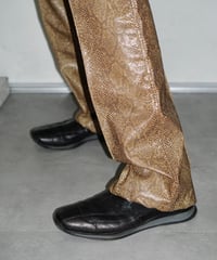 21AW TTT MSW poly fake leather python slacks