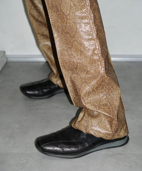 21AW TTT MSW poly fake leather python slacks