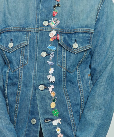 90s Levi's pins design denim jacket