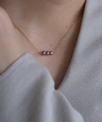 plum trois necklace