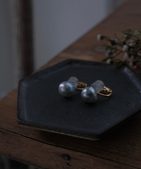 Akoya  baroque blue gray nonhole pierce
