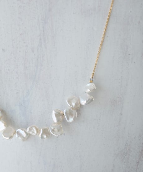petal random necklace