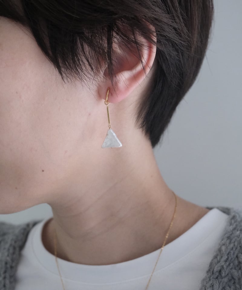 triangle bar non hole pierce | AURA