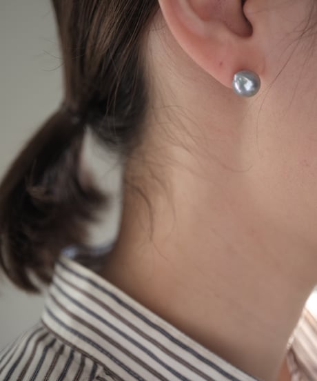 Akoya  baroque blue gray stud pierce