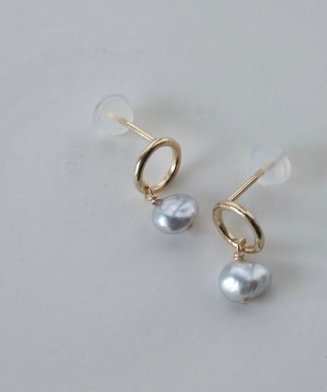 Akoya dew circle stud pierce