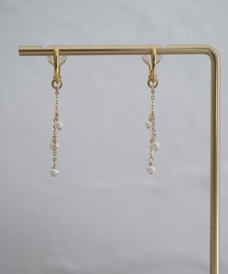 Tiny 3station earring