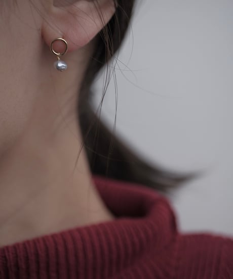 Akoya dew circle stud pierce