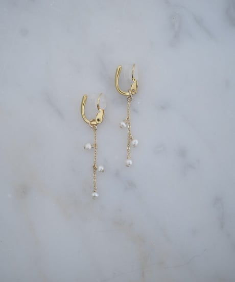 Tiny 3station earring