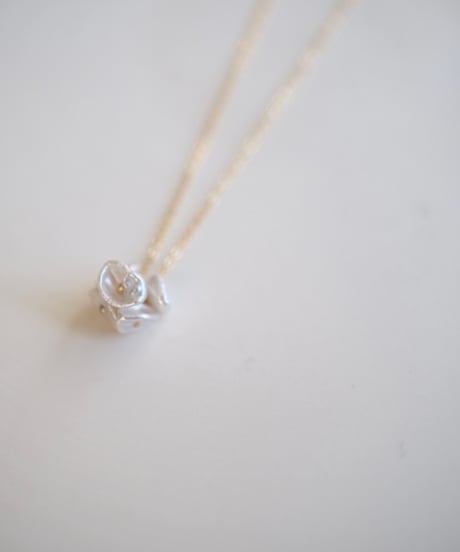 bouquet mini necklace