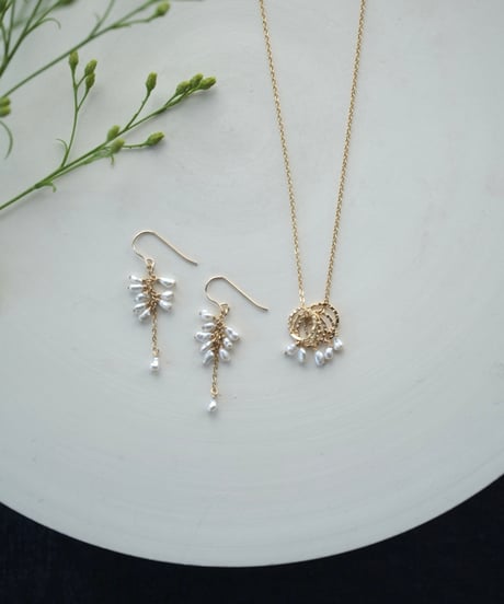 Akoya ame hook pierce