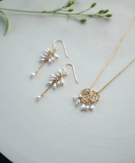 Akoya ame hook pierce