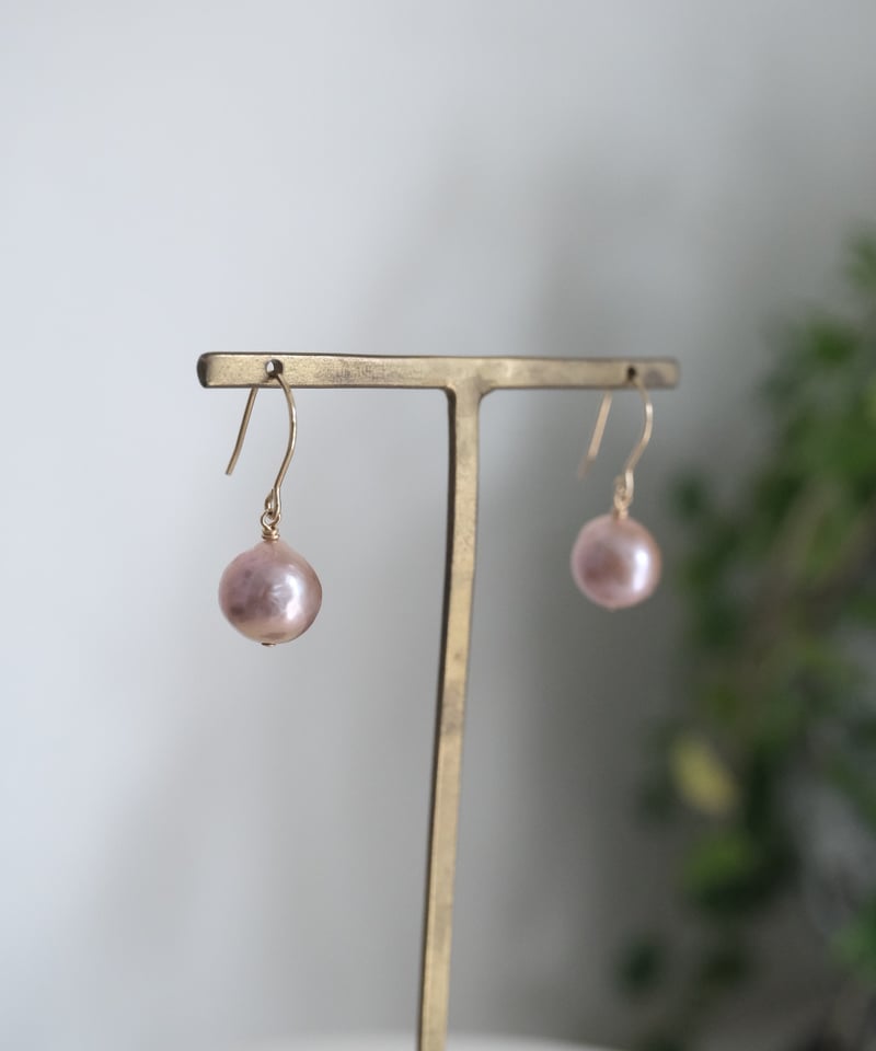ピンク淡水エジソンパール ジャーマンフックピアス 18k mane hook pierce # pink | AURA