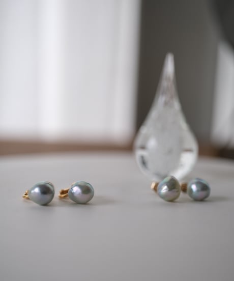 Akoya  baroque blue gray stud pierce