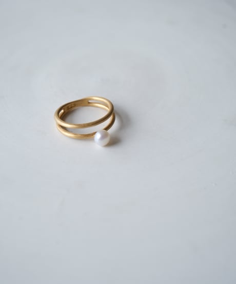 tiny W ring