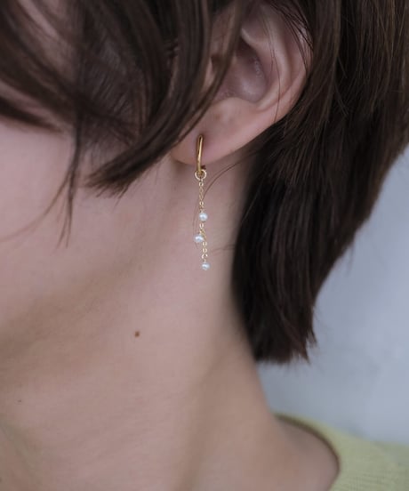 Tiny 3station earring