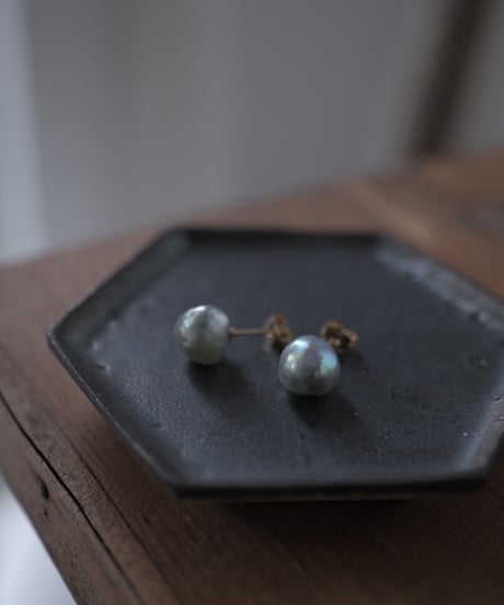 Akoya  baroque blue gray stud pierce