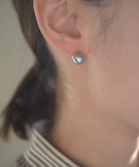 Akoya  baroque blue gray stud pierce