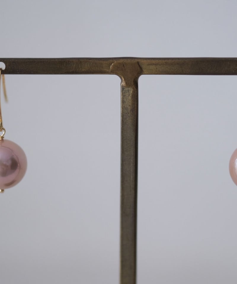 ピンク淡水エジソンパール ジャーマンフックピアス 18k 18k mane pink hook pierce | AURA