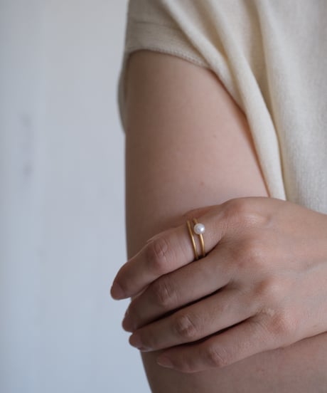 tiny W ring